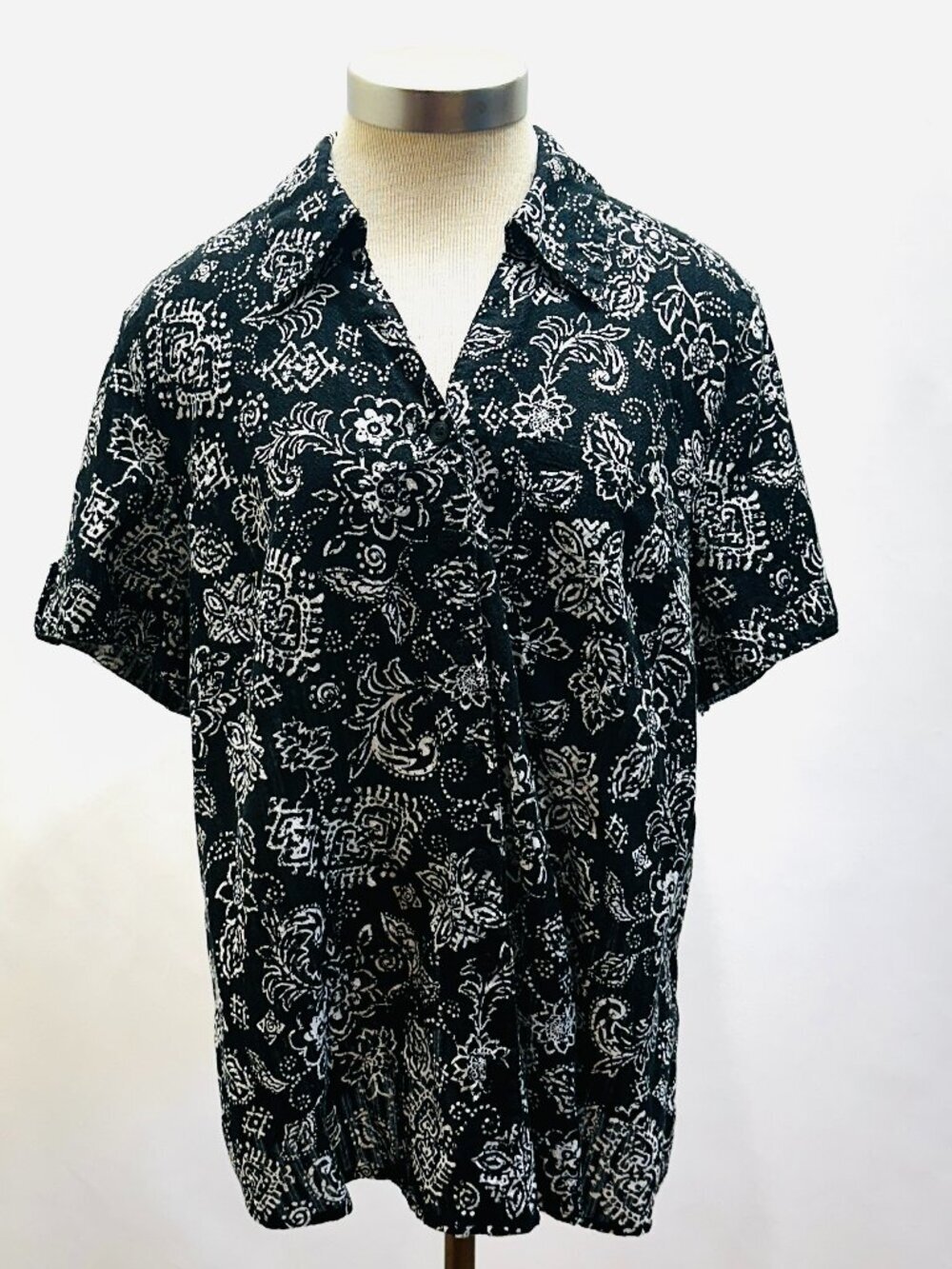 WHITE STAG Women Short Sleeve Button Down Collared Floral Black/White Top Sz 1X